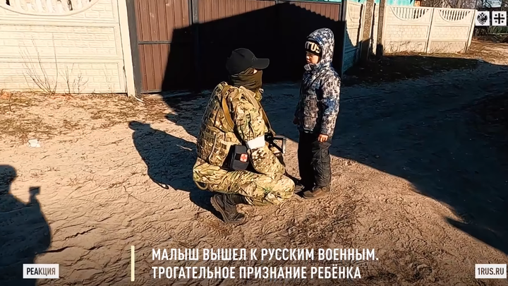 Мальчик под Киевом попросил помощи у русских военных: Трогательный момент попал на видео
