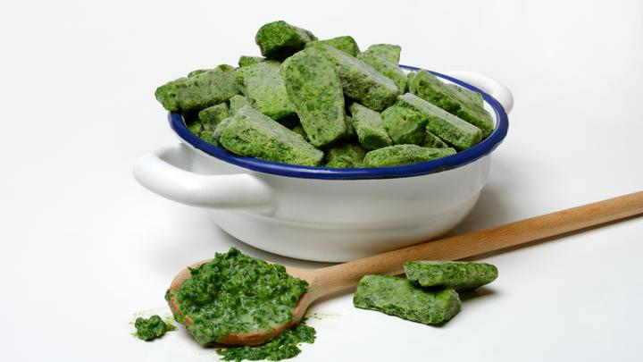 Засушить или заморозить? Как сохранить в зелени витамины на всю зиму