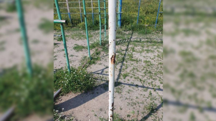 Опасную спортплощадку демонтировали в школе в Советском районе Новосибирска