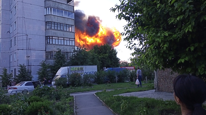 Очевидцы пожара на АГЗС в Новосибирске рассказали, что предшествовало взрыву