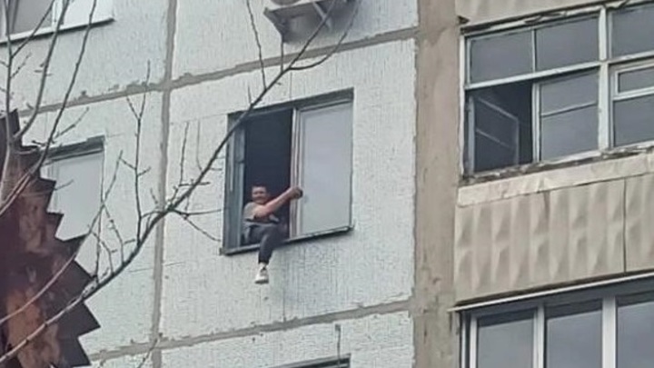 Житель Новочеркасска устроил переполох в доме и собрал под окнами все экстренные службы города