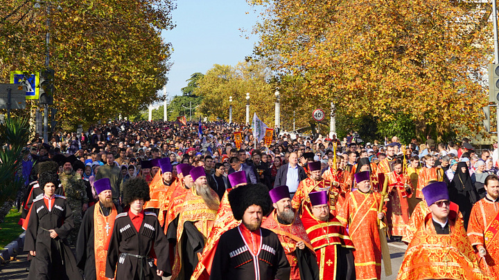 Более восьми тысяч верующих из Сочи приняли участие в Крёстном ходе
