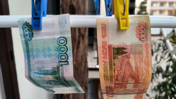 В России выявили новую схему отмывания денег: Гайки закрутят по безналичным платежам