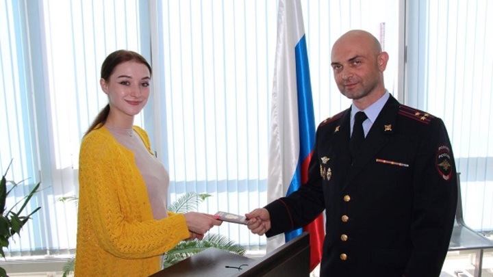 В Самаре две жительницы Донбасса получили гражданство России