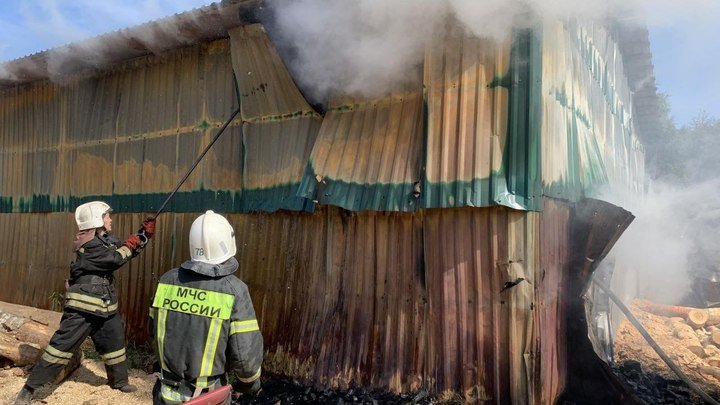 В Собинке загорелся склад угля