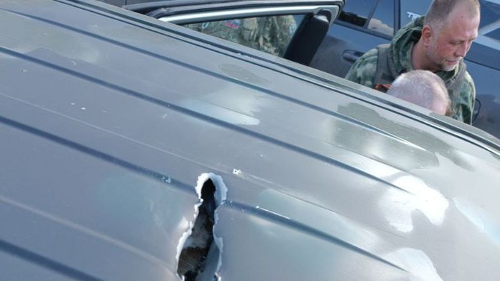 Машина депутата Александра Бородая попала под артобстрел. Есть раненые