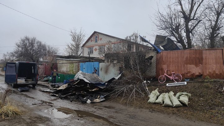 Дочь погибла на глазах отца: Первые кадры из Белгорода, где враг прицельно бил по мирным