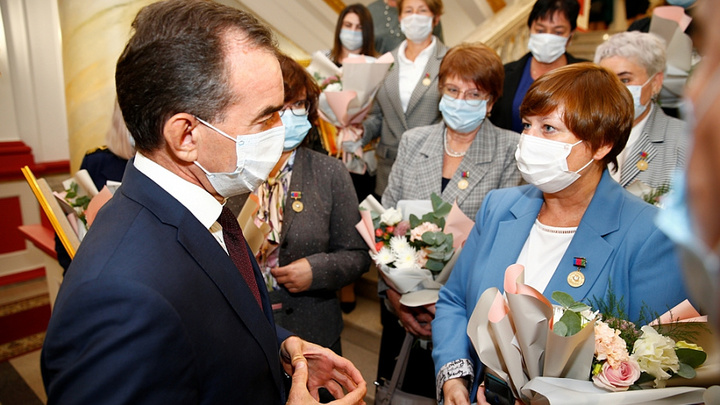 На Кубани по 100 тысяч рублей получат школьные учителя за подготовку стобалльников по ЕГЭ