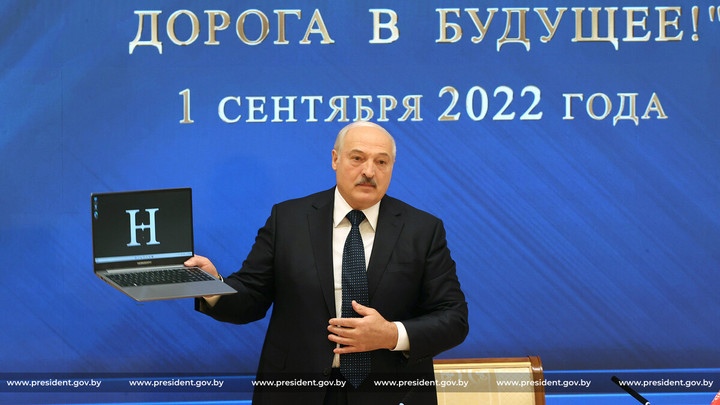 Первый белорусский ноутбук, который презентовал Лукашенко, будет доступен в 86 моделях