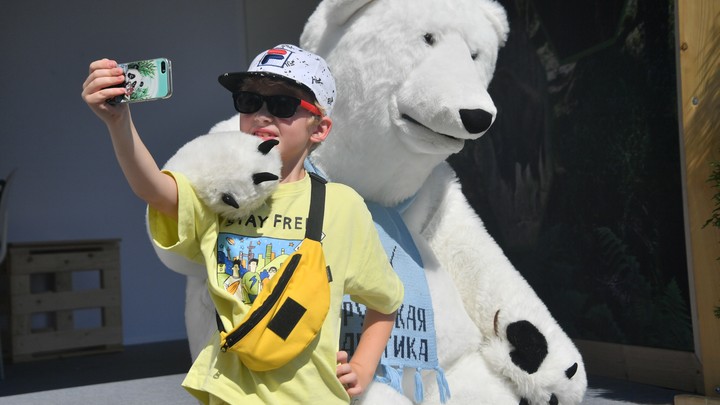 Как хайповать и не сесть в тюрьму: священник открыл школу блогера