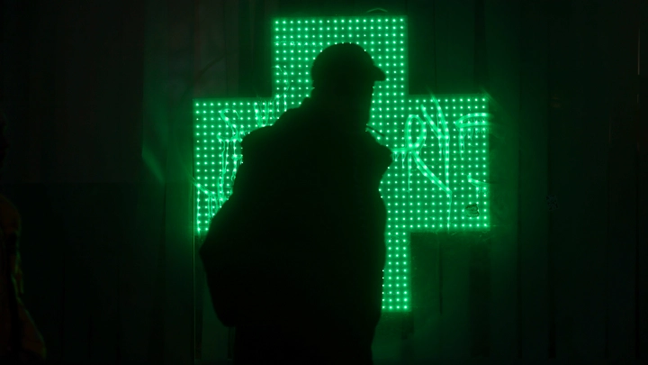 Народное средство погубило своего создателя. Как простой учитель музыки стал целителем, а потом умер от собственного изобретения