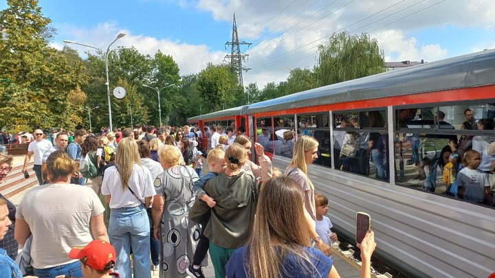 В Ростове на детской железной дороге образовалась гигантская очередь в День города