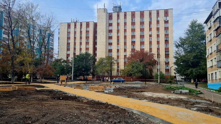 В Челябинске появился карманный сквер с видеокамерами