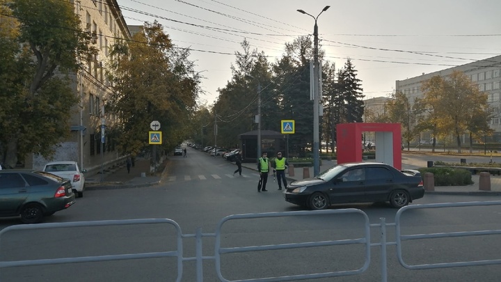 Из-за ограничения движения в центре Челябинска работают 22 экипажа ГИБДД