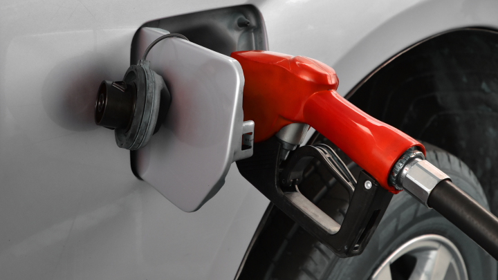 Цены на бензин АИ-92 в Новосибирской области приблизились к 62 рублям за литр