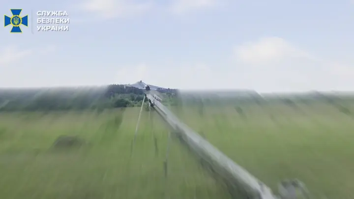 Зеленский похвастался видео с работой украинского дрона-перехватчика «Гераней»