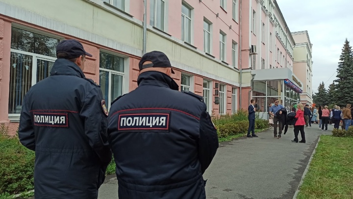 Восьмиклассник написал в соцсети о минировании мэрии в Челябинской области