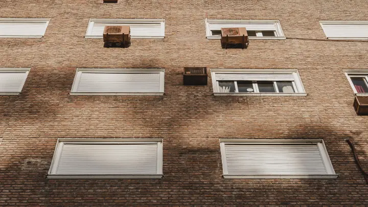 Мошенники отобрали – прокуратура вернула: в Гатчине пенсионерка получила обратно собственную квартиру