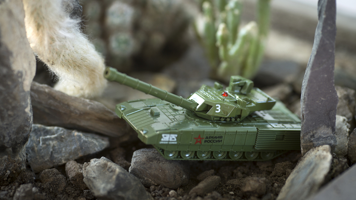 Без Херсона и Одессы. Зато с предателями и дерзостью. России пишут будущее на год