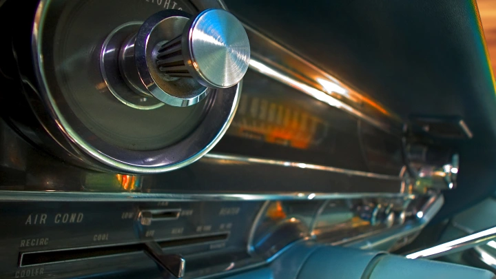 Классика ещё в почёте. Четыре авто, где не отказались от привычного элемента