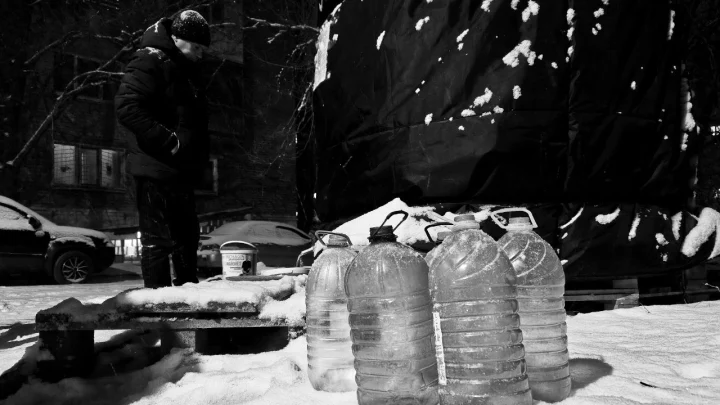 Очередь с четырех утра и краники: как выживает Донецк без воды