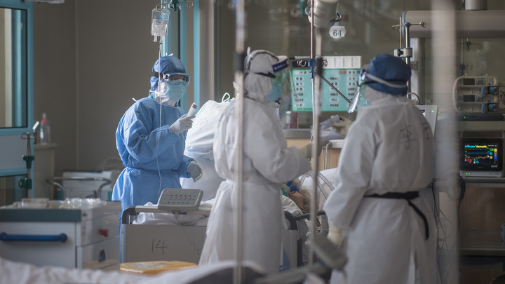 Улыбался, махал, а потом его окно разбили камнем: Эвакуированная из Уханя украинка рассказала о реакции иностранцев