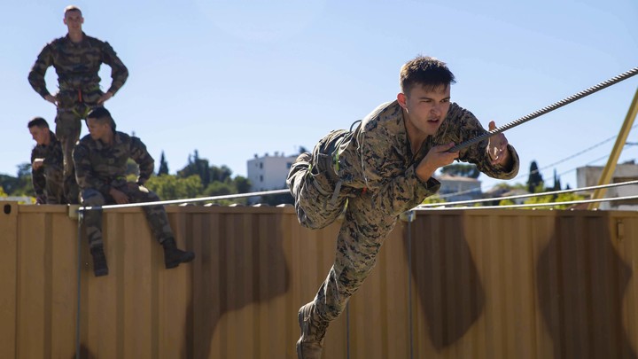 На убой погонят не только элиту французов: В Одессу едет самое боеспособное подразделение