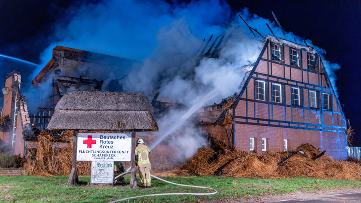 Нацистский символ и поджог приюта для беженцев с Украины — последние новости из Германии от Bild