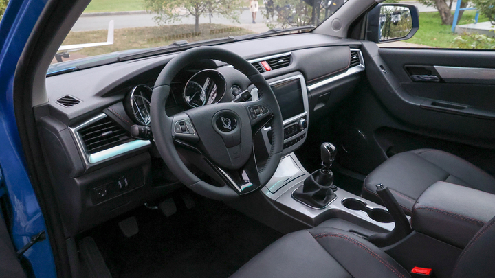 Полиция Латвии может начать штрафовать автомобилистов за наклейки “Я — русский”