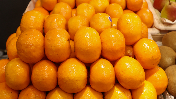 Крым, Дагестан, Кубань и другие регионы России везут в Москву самый новогодний фрукт