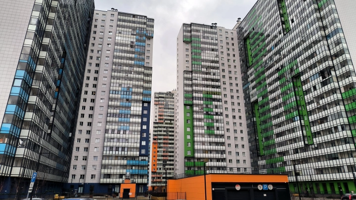 Как бомжик, у подъезда стоять: Трое суток без интернета – и терпение лопнуло. Жители домов от ПИК пожаловались в ФАС