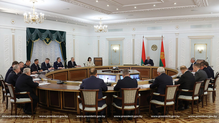 Лукашенко назвал ситуацию с продовольствием в мире ошалевшей, но выгодной