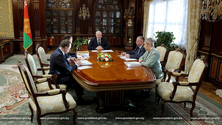 Лукашенко попросил не приукрашивать состояние экономики
