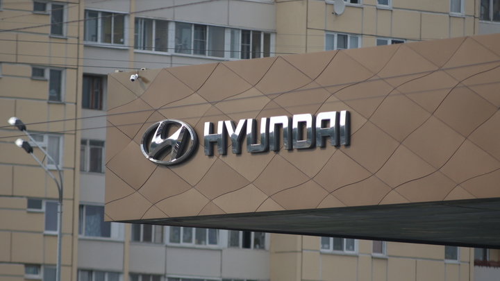 Простой продлили: стало известно, что ждёт сотрудников петербургского Hyundai в этом году