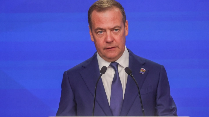 Дмитрий Медведев поиронизировал над обращением Зеленского к украинцам