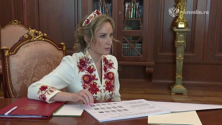 Львова-Белова представила Путину рейтинг регионов по борьбе с сиротством