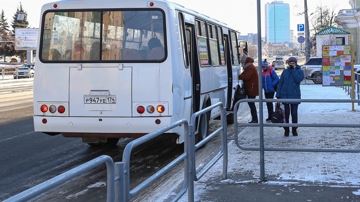 Участника конфликта с детьми в челябинской маршрутке вызвали в полицию