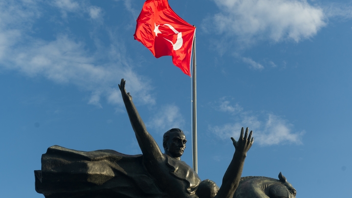 США просят Турцию разрешить расширить НАТО. Политолог перевёл Псаки: Уговоры, откаты?