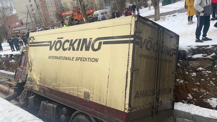 Водитель грузовика, задавившего двух рабочих в Златоусте, стал фигурантом уголовного дела