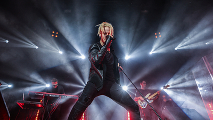 Певец SHAMAN доброжелательно отреагировал на едкую критику со стороны Собчак