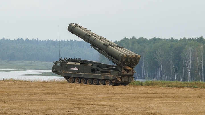 Это не они приглядываются, это С-300 к ним прицеливаются: Американские самолеты-разведчики ищут в сирийской Хаме российские ЗРК
