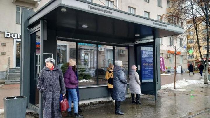 Почти 100 остановок Челябинска оборудуют электронными табло
