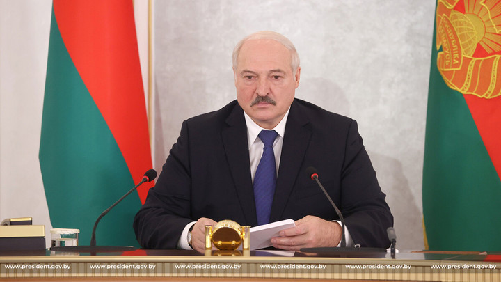 Безымянных могил море: Лукашенко сообщил о валяющихся в польских лесах трупах беженцев