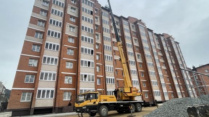 Последний обманутый дольщик Забайкалья получил квартиру
