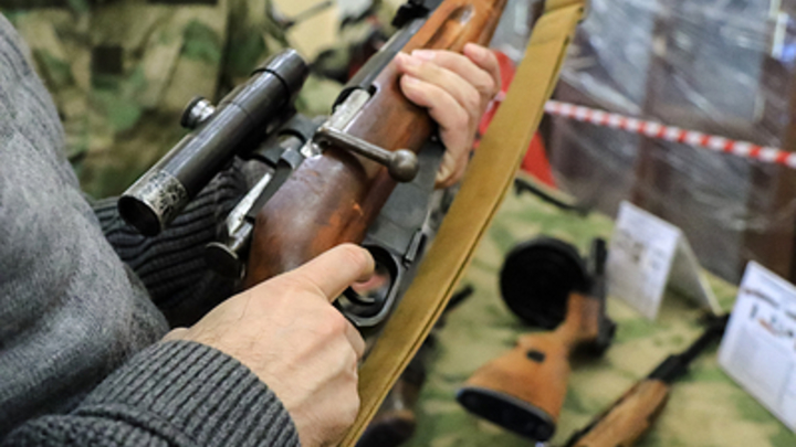 Белорусский пенсионер пытался убить соцработника с помощью бензопилы и ножа