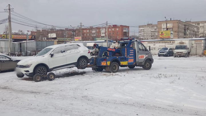 У жителя села в Челябинской области угнали дорогую иномарку, пока он отдыхал за границей