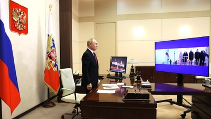 Песков назвал Путина популярным и эффективным руководителем