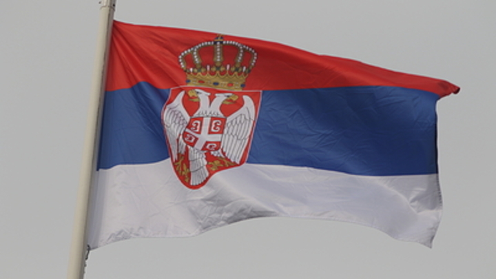 На ЧМ в Катаре сербские фанаты напомнили, что у них с русскими одни цвета и вера