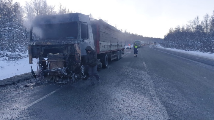 На М-5 в Челябинской области вспыхнула фура