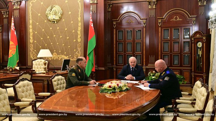 После прощания с Владимиром Макеем Лукашенко встретился с силовиками